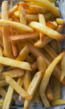 pexels-person-holding-keys