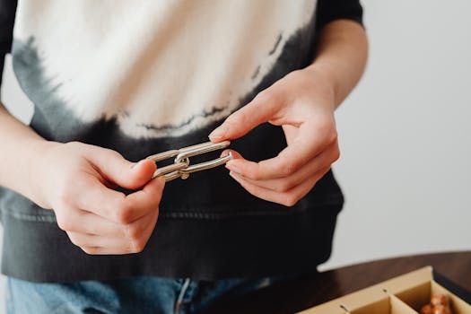 {young_couple_with_plans}